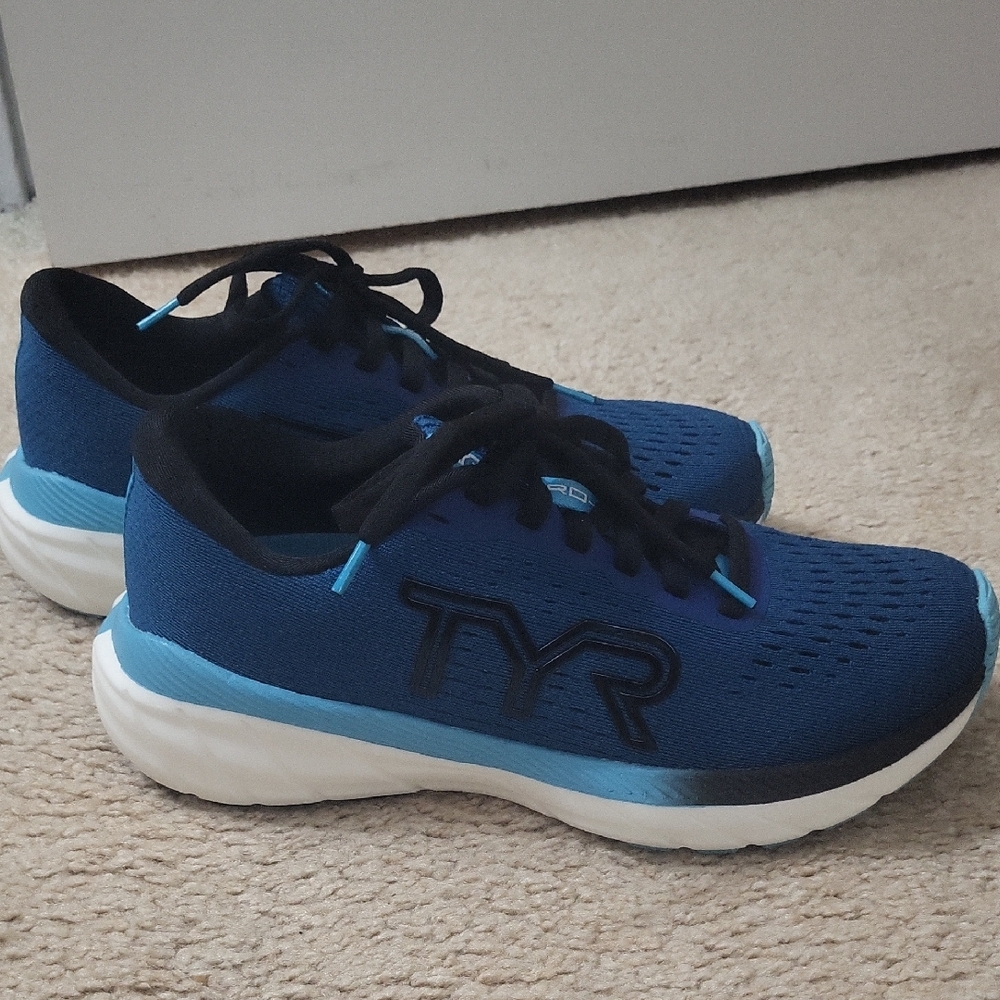 TYR Running Sneakers